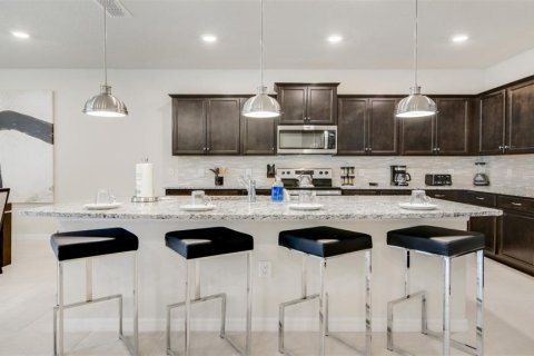 House in Davenport, Florida 10 bedrooms, 408.68 sq.m. № 2225725 - photo 7