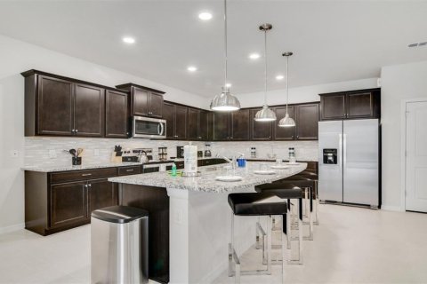 House in Davenport, Florida 10 bedrooms, 408.68 sq.m. № 2225725 - photo 5
