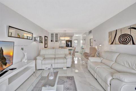Condominio en venta en Lauderdale Lakes, Florida, 2 dormitorios, 87.7 m2 № 1951520 - foto 11