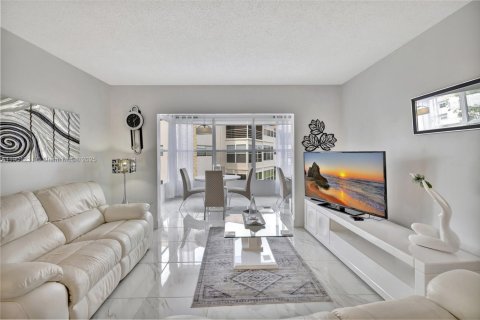 Condominio en venta en Lauderdale Lakes, Florida, 2 dormitorios, 87.7 m2 № 1951520 - foto 6