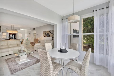 Condominio en venta en Lauderdale Lakes, Florida, 2 dormitorios, 87.7 m2 № 1951520 - foto 9