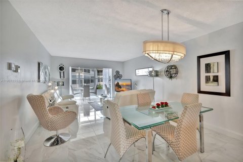 Condominio en venta en Lauderdale Lakes, Florida, 2 dormitorios, 87.7 m2 № 1951520 - foto 4