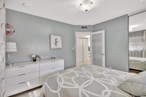 Condominio en venta en Lauderdale Lakes, Florida, 2 dormitorios, 87.7 m2 № 1951520 - foto 16