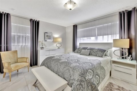 Condominio en venta en Lauderdale Lakes, Florida, 2 dormitorios, 87.7 m2 № 1951520 - foto 19