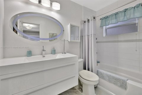 Condominio en venta en Lauderdale Lakes, Florida, 2 dormitorios, 87.7 m2 № 1951520 - foto 22