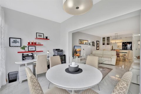 Condominio en venta en Lauderdale Lakes, Florida, 2 dormitorios, 87.7 m2 № 1951520 - foto 10