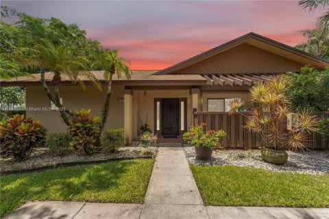 Condo in Coconut Creek, Florida, 2 bedrooms  № 1842659 - photo 1