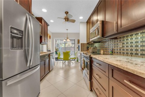 Condo in Coconut Creek, Florida, 2 bedrooms  № 1842659 - photo 13