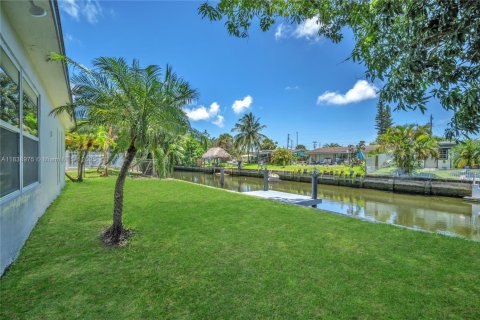 House in Oakland Park, Florida 3 bedrooms, 125.33 sq.m. № 1836149 - photo 27