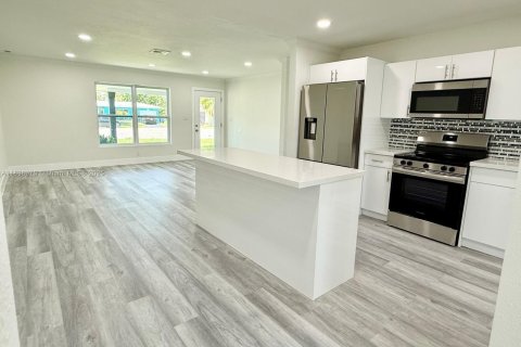 House in Oakland Park, Florida 3 bedrooms, 125.33 sq.m. № 1836149 - photo 3