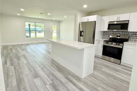 House in Oakland Park, Florida 3 bedrooms, 125.33 sq.m. № 1836149 - photo 14