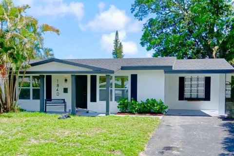 House in Oakland Park, Florida 3 bedrooms, 125.33 sq.m. № 1836149 - photo 1