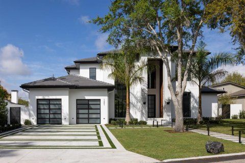 House in Winter Park, Florida 5 bedrooms, 479.75 sq.m. № 1827259 - photo 2