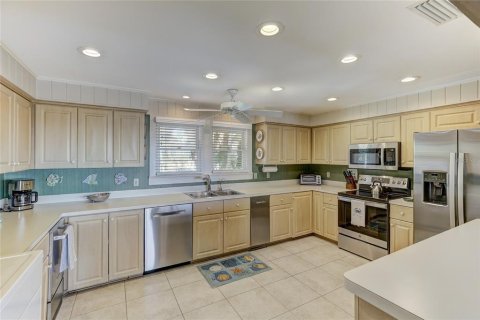Villa ou maison à louer à Holmes Beach, Floride: 4 chambres, 144.56 m2 № 2409997 - photo 4