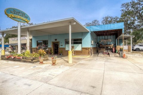 Commercial property in New Port Richey, Florida 430.69 sq.m. № 2211871 - photo 2