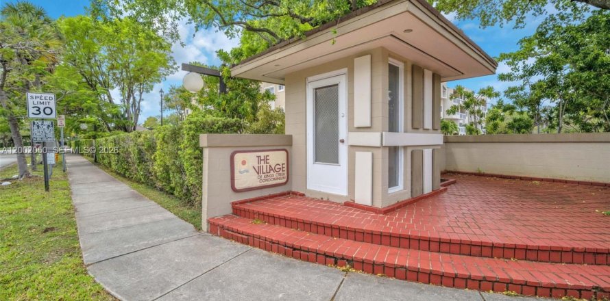 Кондоминиум с 1 спальней в Майами, Флорида № 2066077