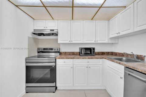 Снять в аренду кондоминиум в Майами, Флорида 1 спальня, 66.15м2, № 2066077 - фото 9