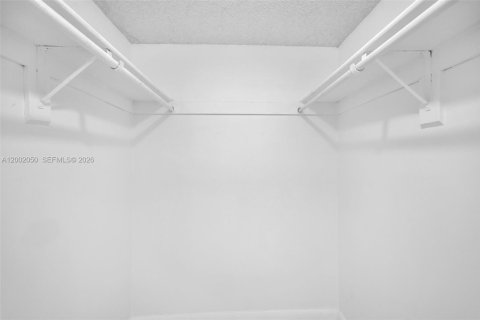 Снять в аренду кондоминиум в Майами, Флорида 1 спальня, 66.15м2, № 2066077 - фото 26