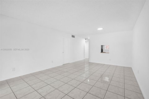 Снять в аренду кондоминиум в Майами, Флорида 1 спальня, 66.15м2, № 2066077 - фото 16