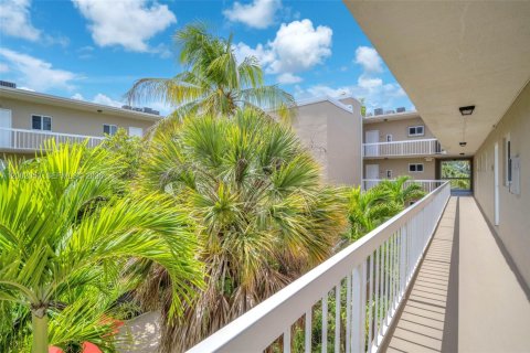 Снять в аренду кондоминиум в Майами, Флорида 1 спальня, 66.15м2, № 2066077 - фото 5