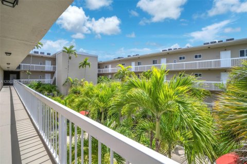 Снять в аренду кондоминиум в Майами, Флорида 1 спальня, 66.15м2, № 2066077 - фото 4