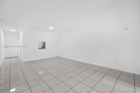 Снять в аренду кондоминиум в Майами, Флорида 1 спальня, 66.15м2, № 2066077 - фото 18