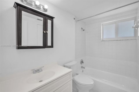 Снять в аренду кондоминиум в Майами, Флорида 1 спальня, 66.15м2, № 2066077 - фото 27