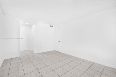 Снять в аренду кондоминиум в Майами, Флорида 1 спальня, 66.15м2, № 2066077 - фото 24