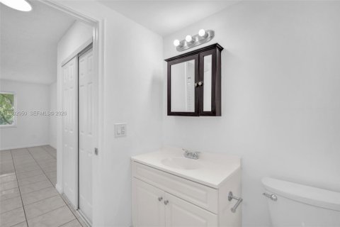 Снять в аренду кондоминиум в Майами, Флорида 1 спальня, 66.15м2, № 2066077 - фото 28