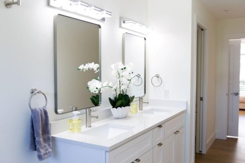 Condo in Sarasota, Florida, 3 bedrooms  № 2125827 - photo 9
