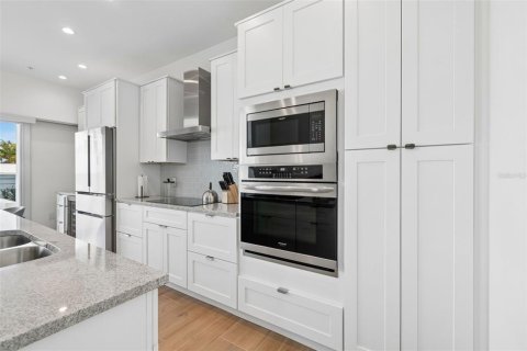 Condo in Sarasota, Florida, 3 bedrooms  № 2125827 - photo 25
