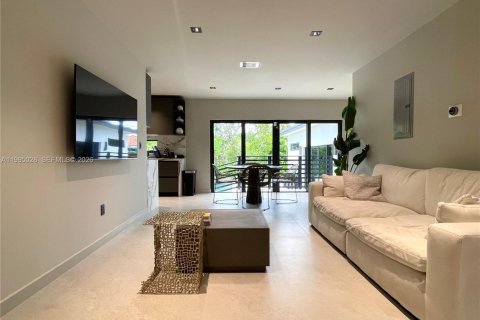 House in Miami, Florida 3 bedrooms, 151.24 sq.m. № 2062564 - photo 5