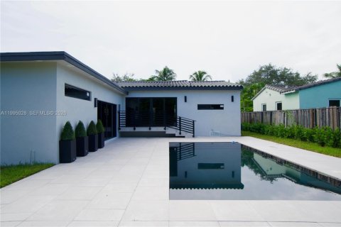 House in Miami, Florida 3 bedrooms, 151.24 sq.m. № 2062564 - photo 4