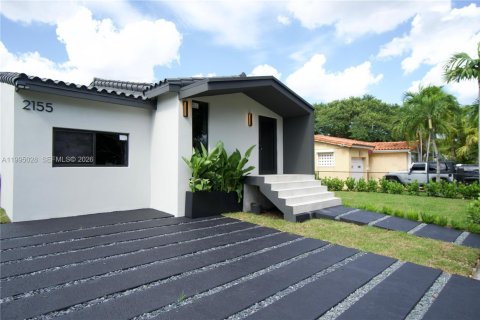 House in Miami, Florida 3 bedrooms, 151.24 sq.m. № 2062564 - photo 2