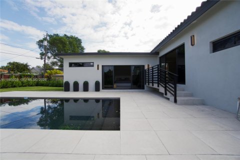 House in Miami, Florida 3 bedrooms, 151.24 sq.m. № 2062564 - photo 9