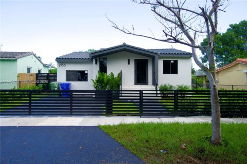 House in Miami, Florida 3 bedrooms, 151.24 sq.m. № 2062564 - photo 1