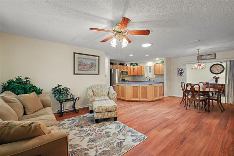 Casa en venta en The Villages, Florida, 3 dormitorios, 150.69 m2 № 1832601 - foto 4