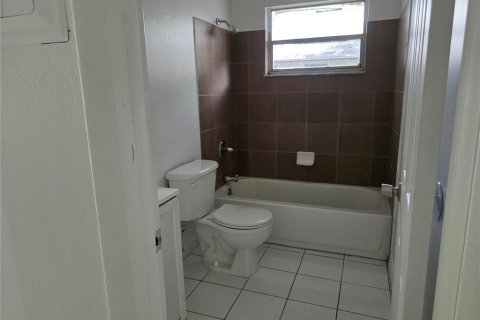 Duplex in Tampa, Florida 4 bedrooms, 154.59 sq.m. № 2233190 - photo 5