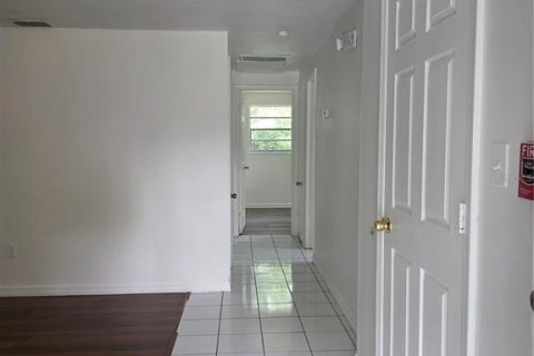 Duplex in Tampa, Florida 4 bedrooms, 154.59 sq.m. № 2233190 - photo 16