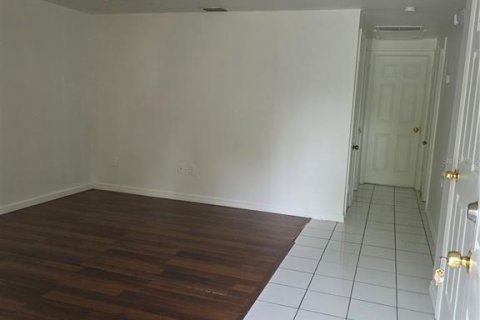 Duplex in Tampa, Florida 4 bedrooms, 154.59 sq.m. № 2233190 - photo 6
