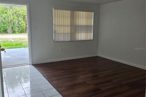 Duplex in Tampa, Florida 4 bedrooms, 154.59 sq.m. № 2233190 - photo 15