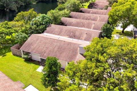 Villa ou maison à vendre à Sunrise, Floride: 3 chambres, 97.55 m2 № 2012040 - photo 2