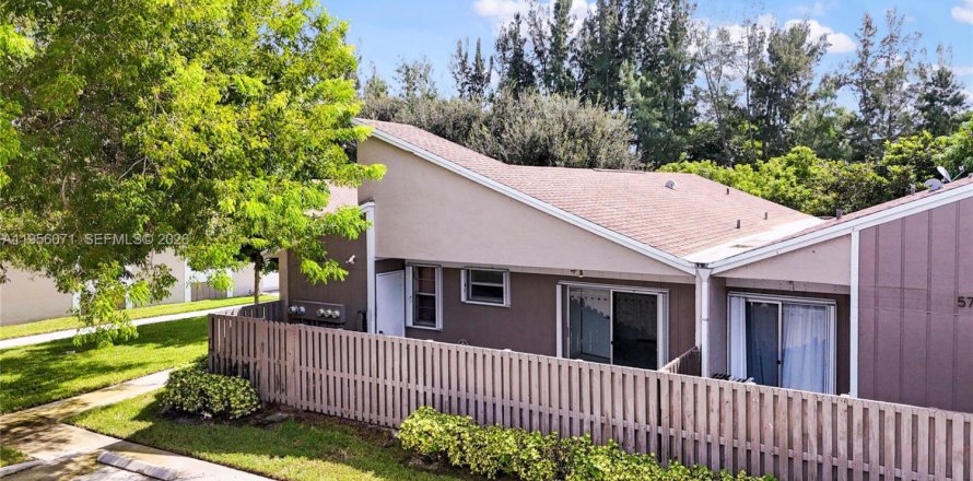 Villa ou maison à Sunrise, Floride 3 chambres, 97.55 m2 № 2012040