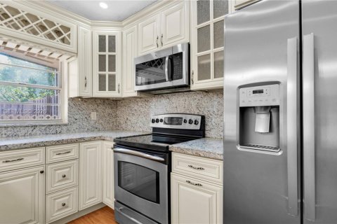 Villa ou maison à vendre à Sunrise, Floride: 3 chambres, 97.55 m2 № 2012040 - photo 12