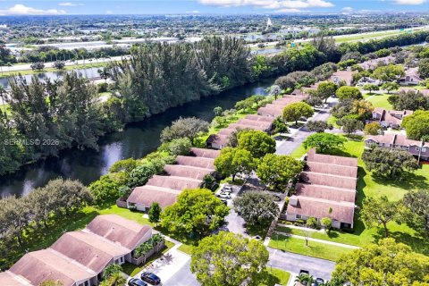 Villa ou maison à vendre à Sunrise, Floride: 3 chambres, 97.55 m2 № 2012040 - photo 4
