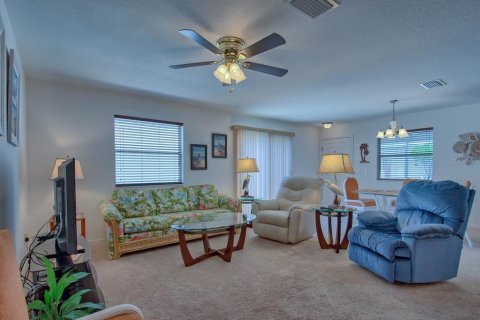 Casa en alquiler en The Villages, Florida, 2 dormitorios, 107.4 m2 № 1832207 - foto 9