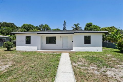 Casa en venta en Miami Gardens, Florida, 3 dormitorios, 110.74 m2 № 2317123 - foto 3