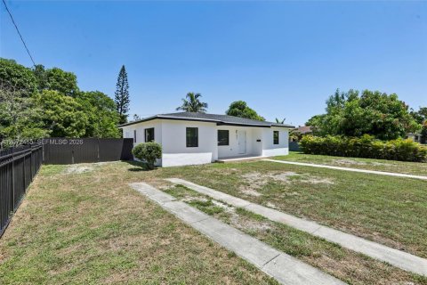 Casa en venta en Miami Gardens, Florida, 3 dormitorios, 110.74 m2 № 2317123 - foto 5