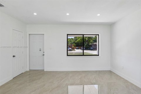 Casa en venta en Miami Gardens, Florida, 3 dormitorios, 110.74 m2 № 2317123 - foto 12