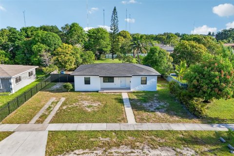 Casa en venta en Miami Gardens, Florida, 3 dormitorios, 110.74 m2 № 2317123 - foto 6